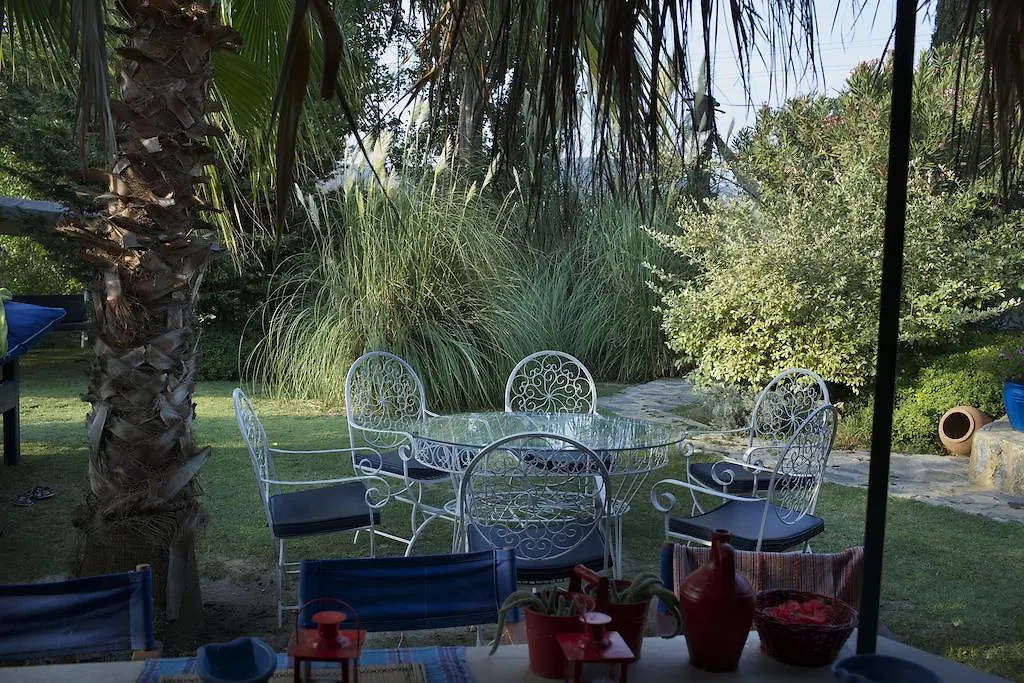 Bakkhos Guesthouse Kusadası 3*,